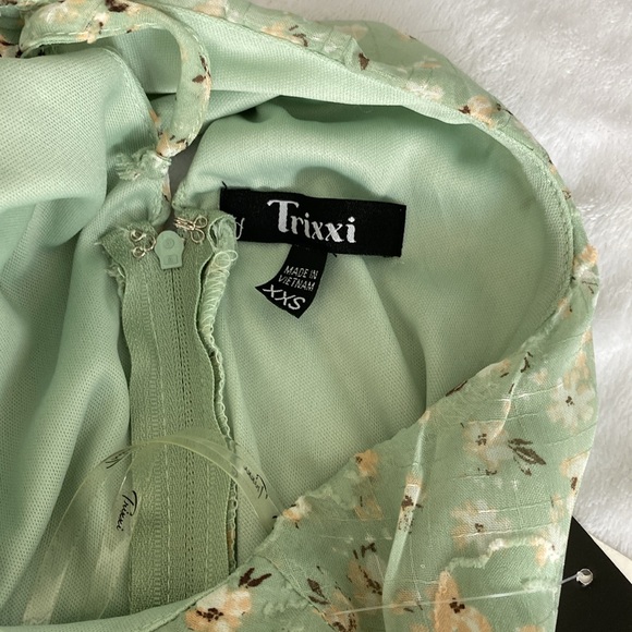 Trixxi sage green floral dress - Picture 6 of 6